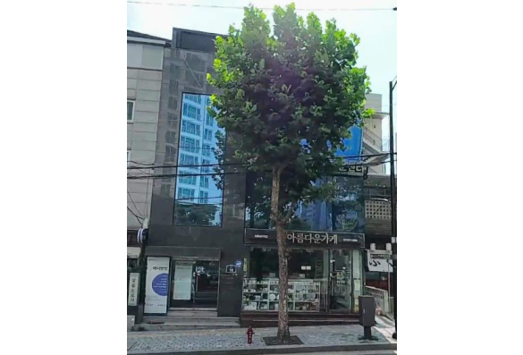 홍익동 대로변 꼬마빌딩