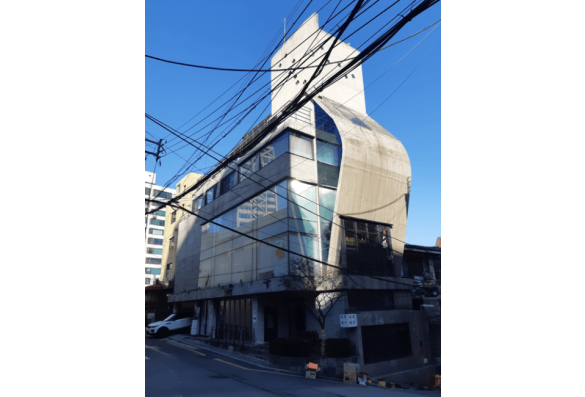 논현동 더블역세권 신축급 빌딩