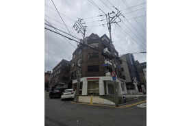 신사역 코너 리모델링 건물