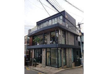홍대상권 경의선책거리 인근 올근생 꼬마