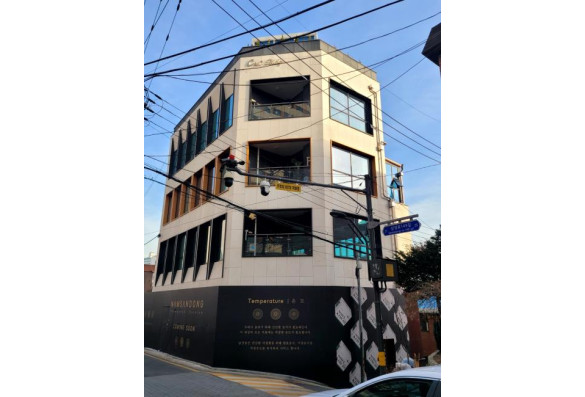 청담동의 메인상권. 희소성. 고급스러움. 소유만으로도 가치가 있는 건물.